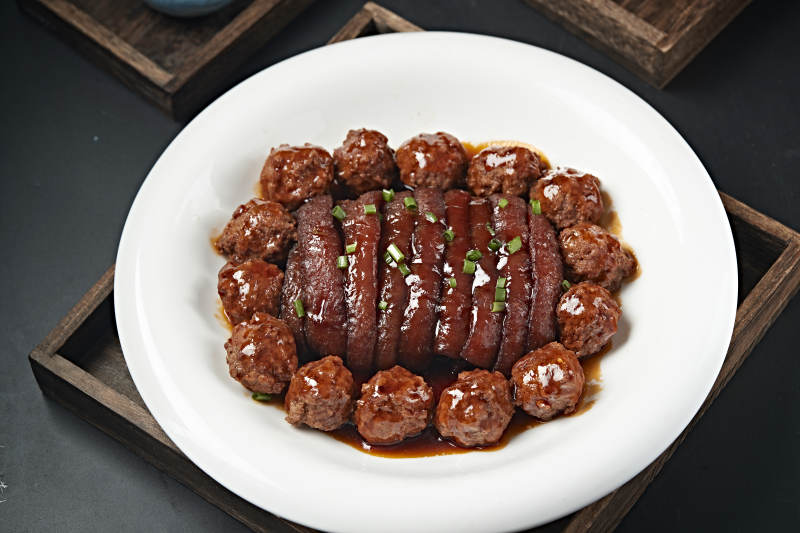 婚宴菜品红烧丸子配五花扣肉图片