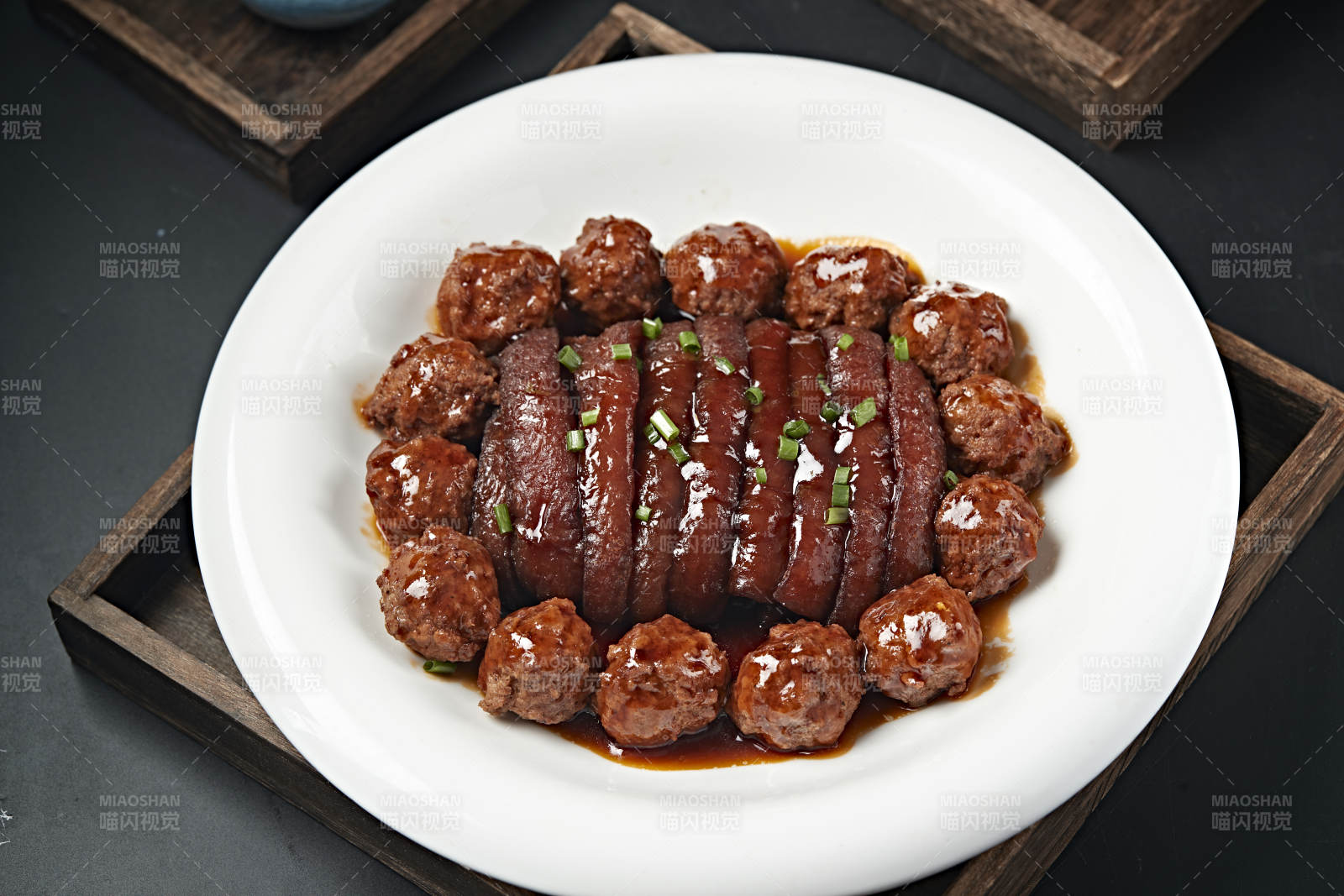 婚宴菜品红烧丸子配五花扣肉图片