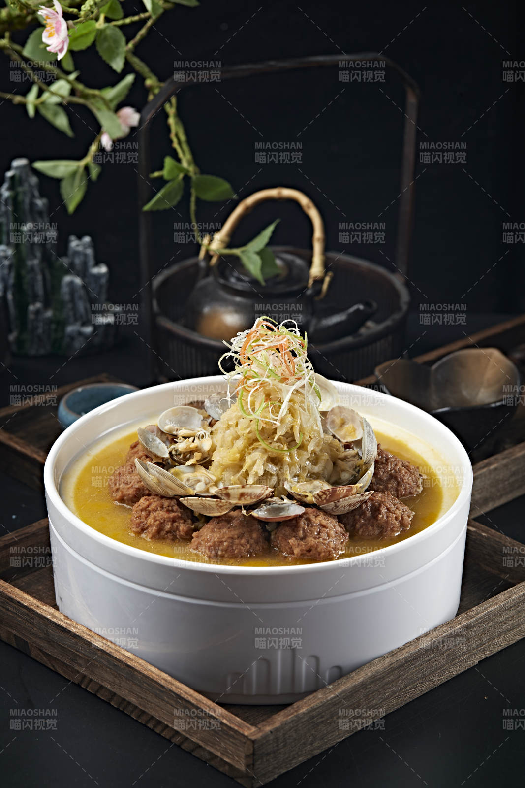 酸菜花甲炖猪肉丸子图片