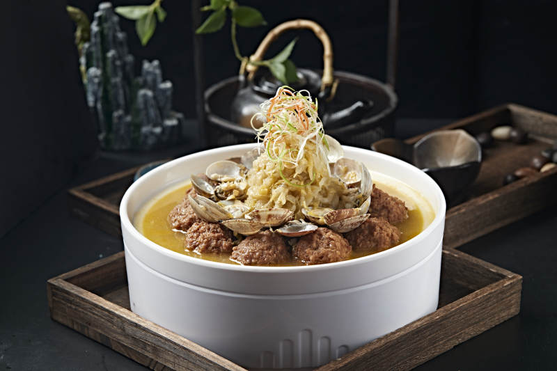 酸菜花甲炖猪肉丸子图片