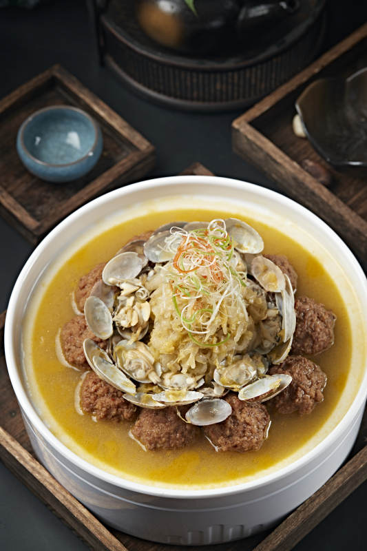 酸菜花甲炖猪肉丸子图片