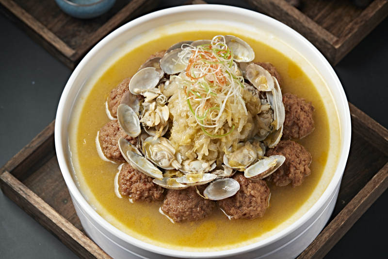 酸菜花甲炖猪肉丸子图片