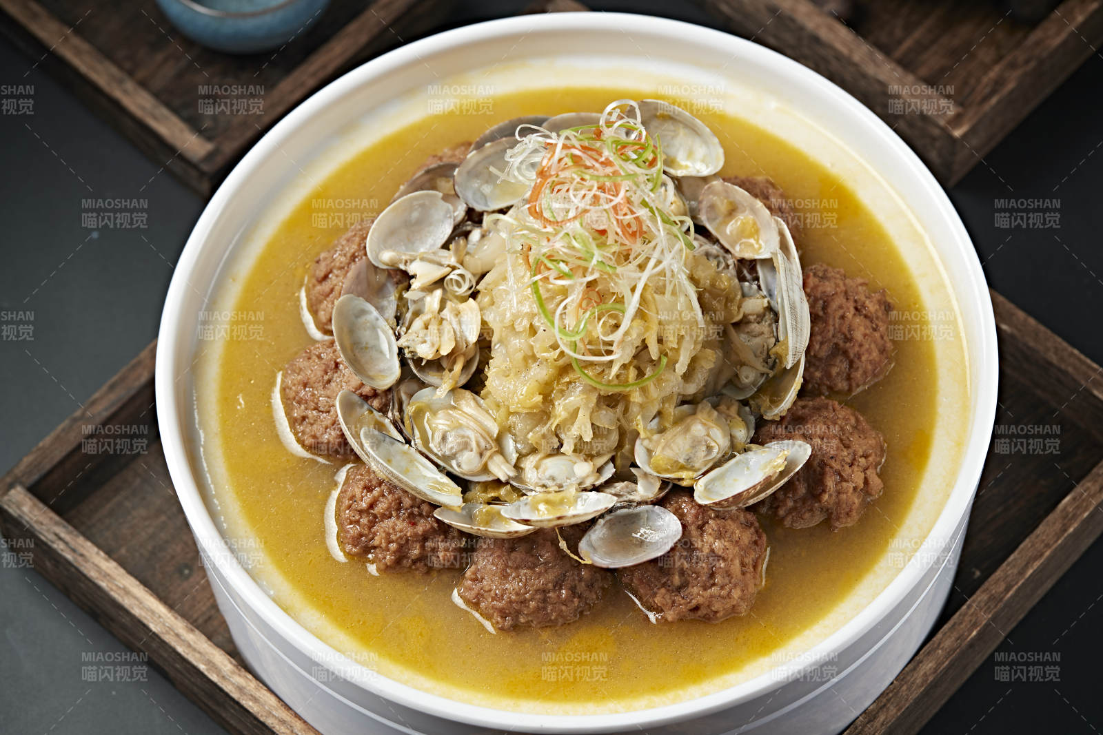 酸菜花甲炖猪肉丸子图片