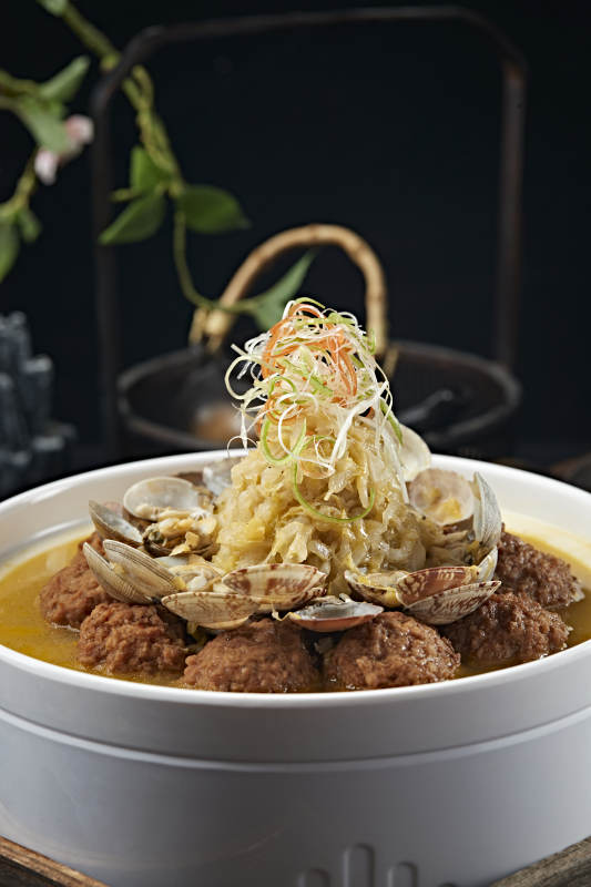 酸菜花甲炖猪肉丸子图片