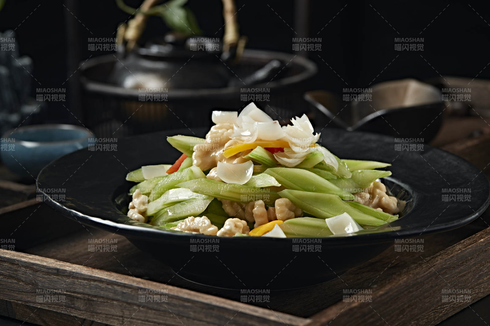 彩椒百合西芹炒桃仁图片