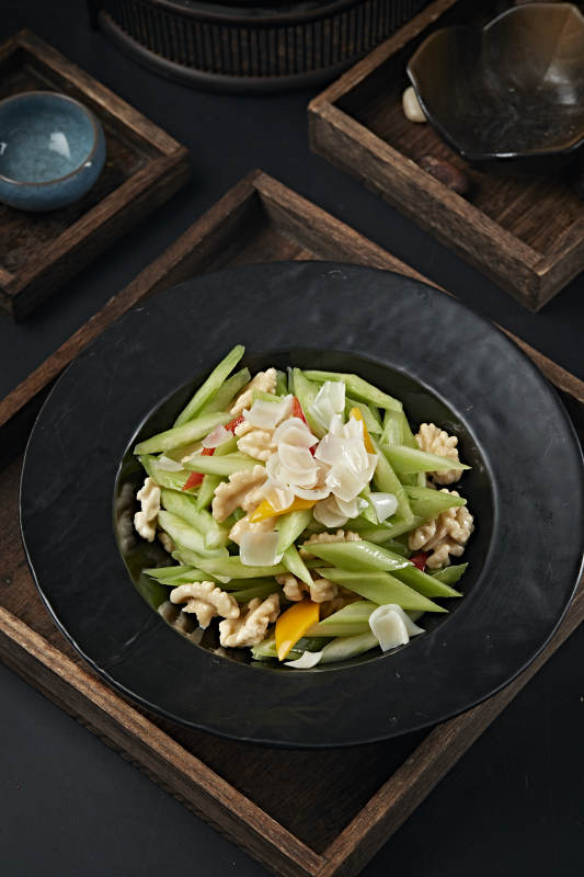 彩椒百合西芹炒桃仁图片