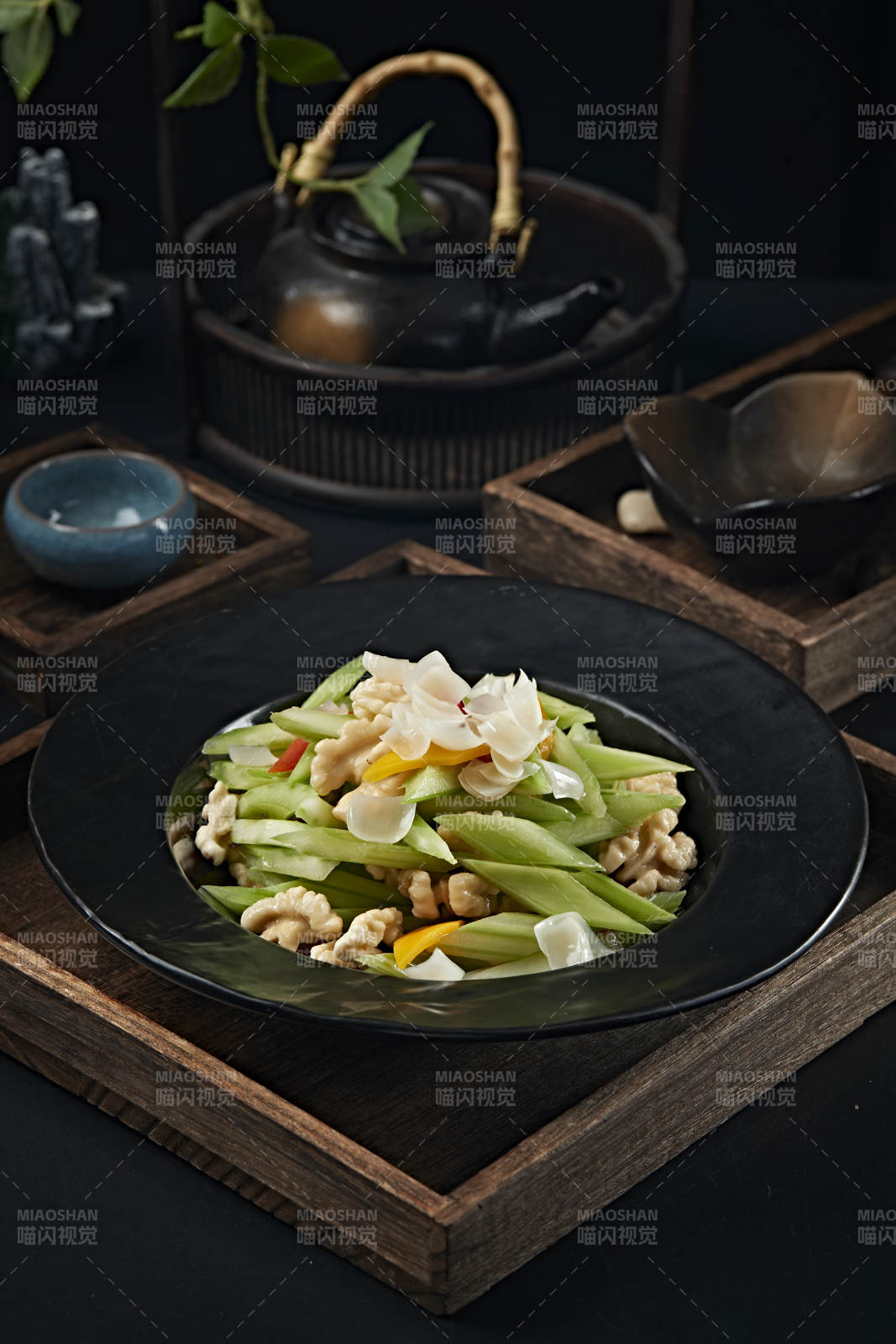 彩椒百合西芹炒桃仁图片