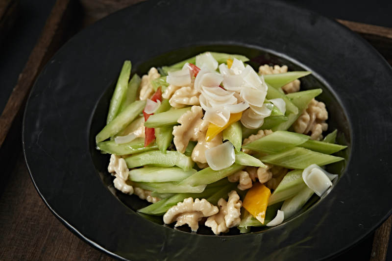 彩椒百合西芹炒桃仁图片