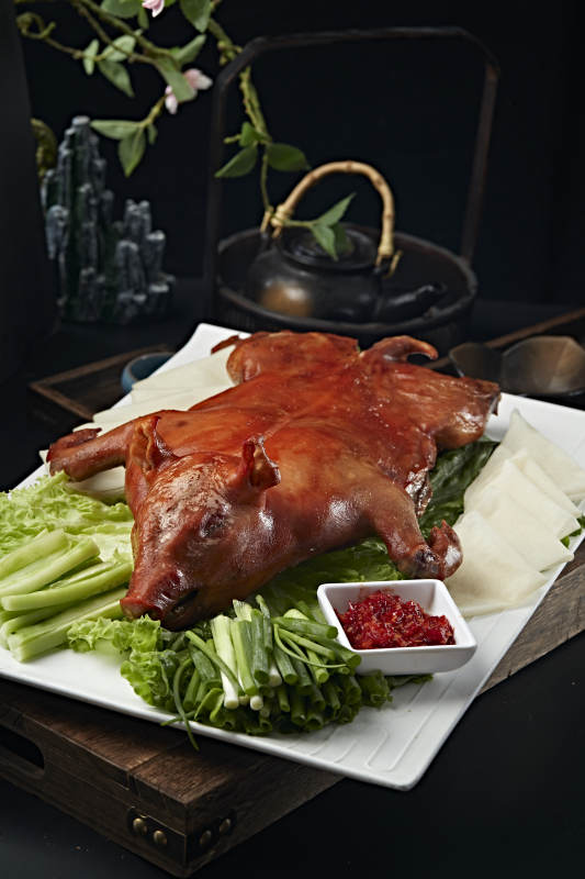 粤式金牌烤乳猪图片