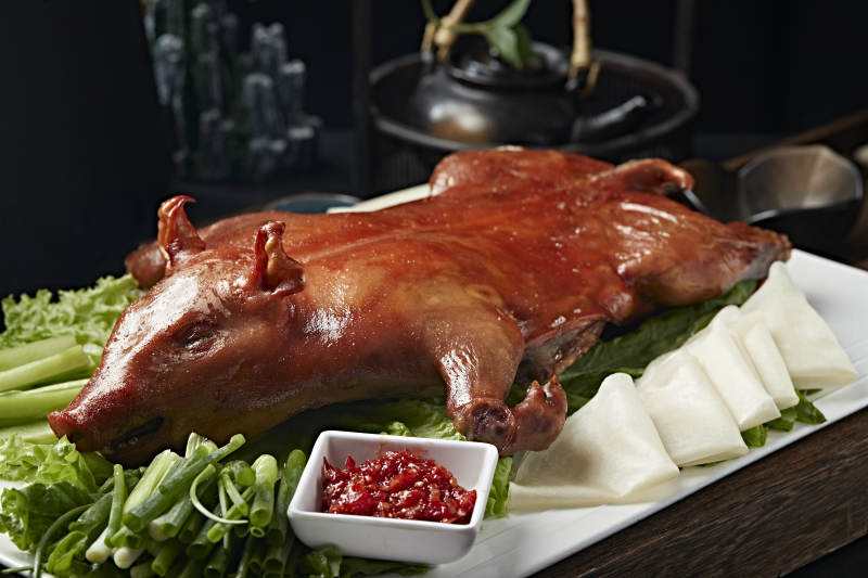 粤式金牌烤乳猪图片