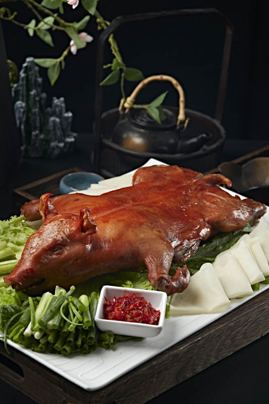 粤式金牌烤乳猪图片