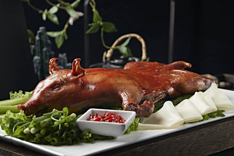 粤式金牌烤乳猪图片