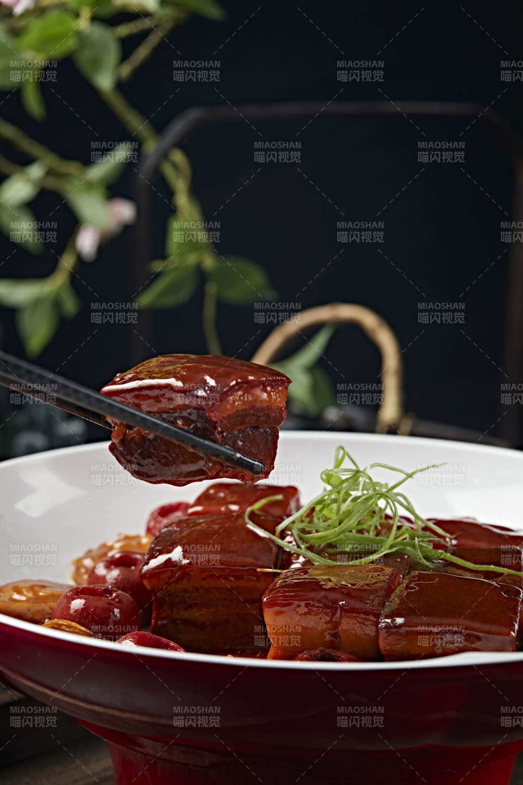 山楂鲍鱼红烧肉图片