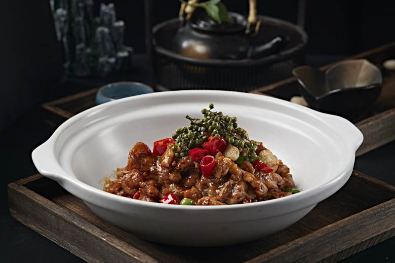 藤椒香辣蒜香酱爆牛蛙图片