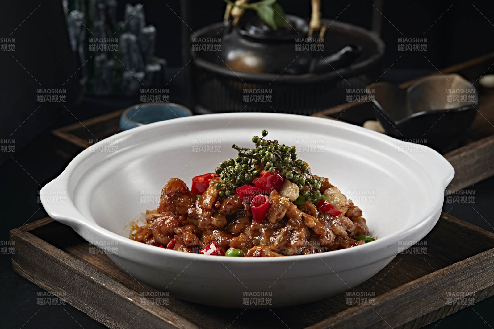 藤椒香辣蒜香酱爆牛蛙图片