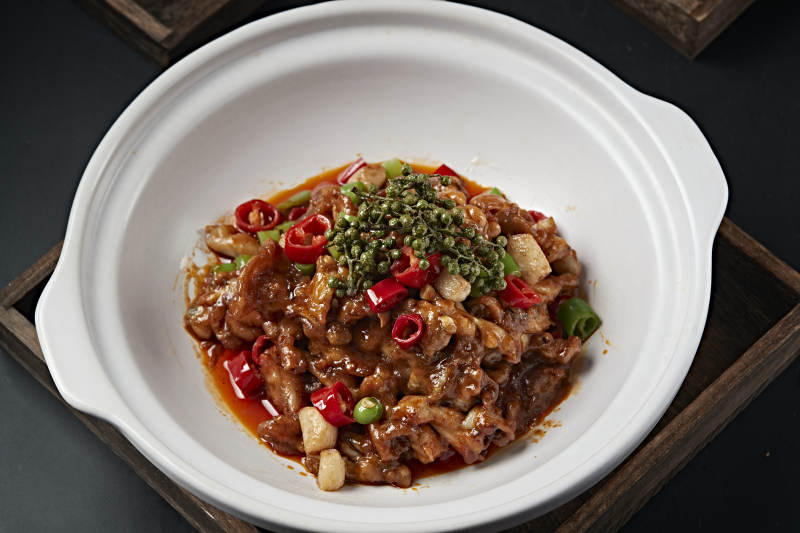 藤椒香辣蒜香酱爆牛蛙图片