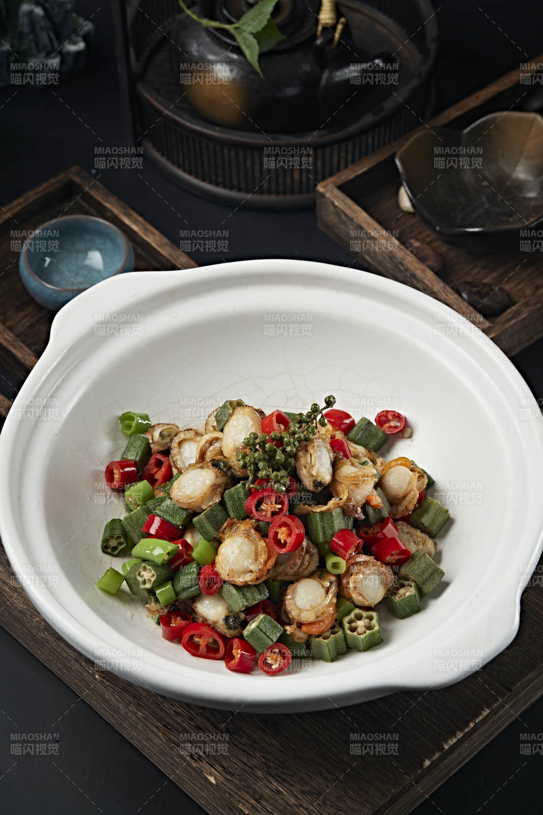 藤椒香辣爆炒秋葵扇贝丁图片