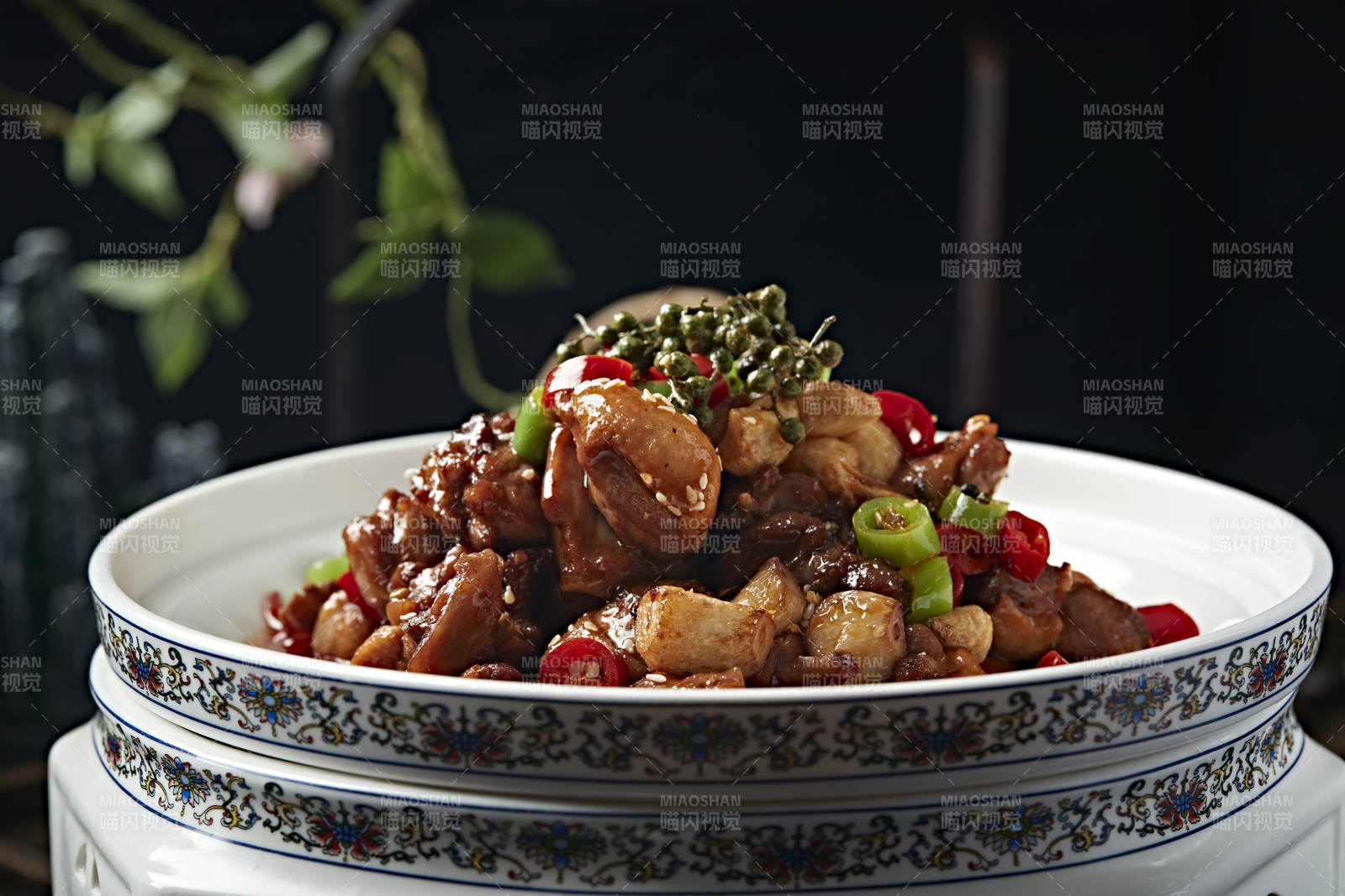 蒜子香辣藤椒鸡块图片