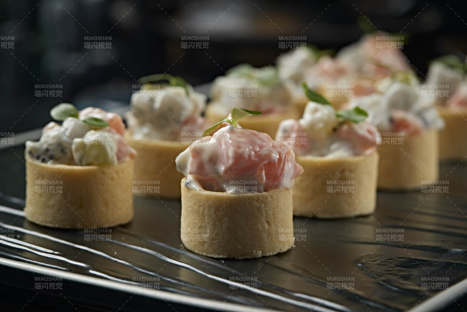 果蔬金枪鱼粒沙拉图片