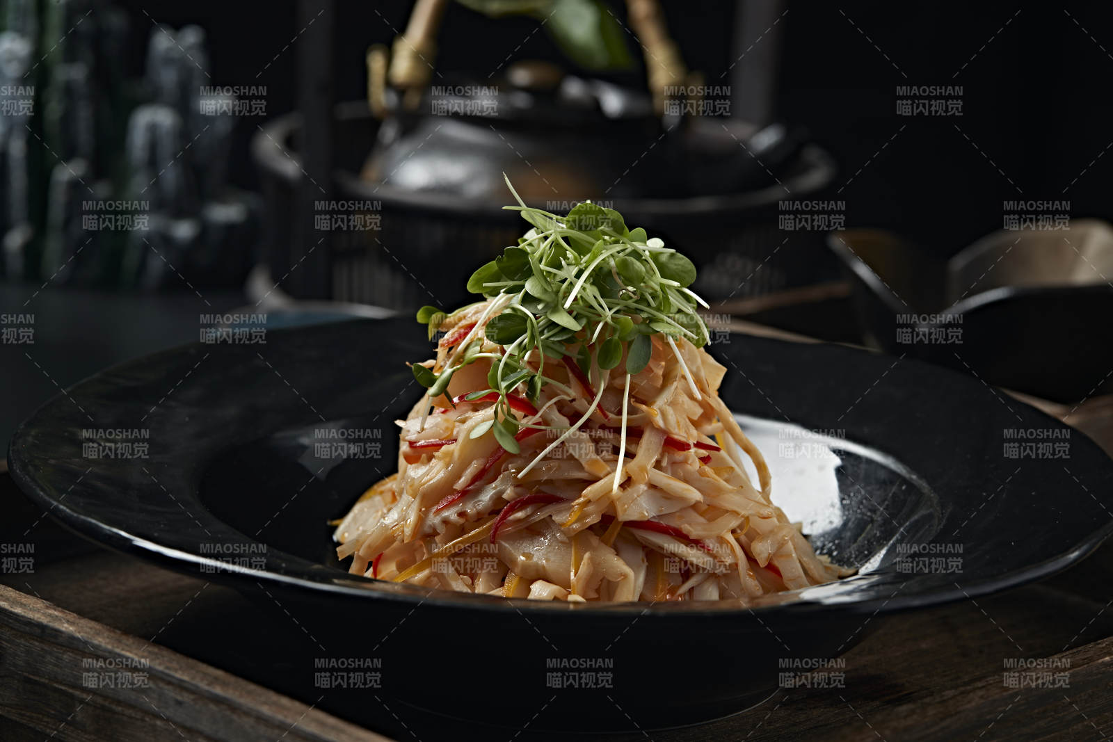 凉拌彩椒豆苗春笋丝图片