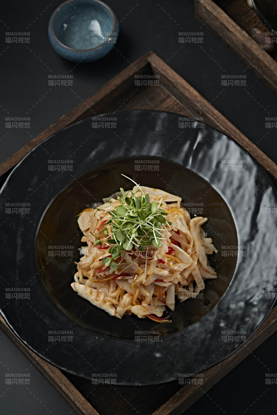 凉拌彩椒豆苗春笋丝图片