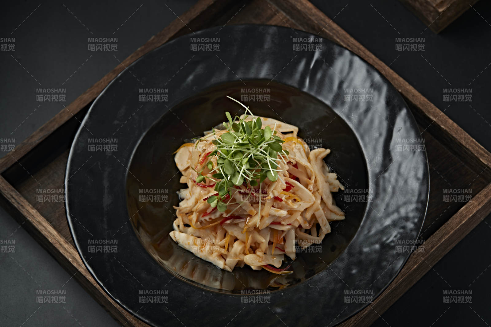 凉拌彩椒豆苗春笋丝图片