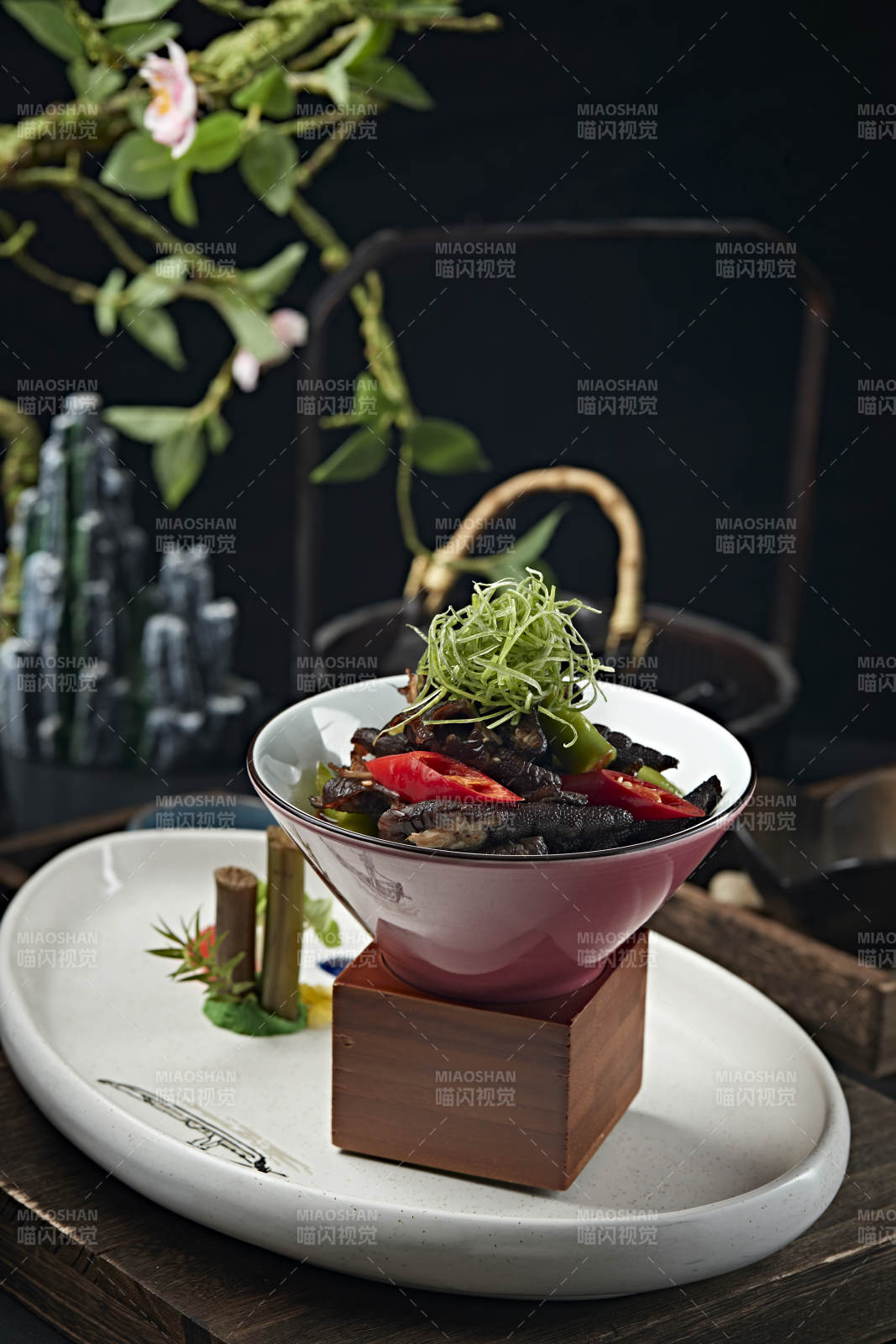 醋腌青红椒乌鸡凤爪图片