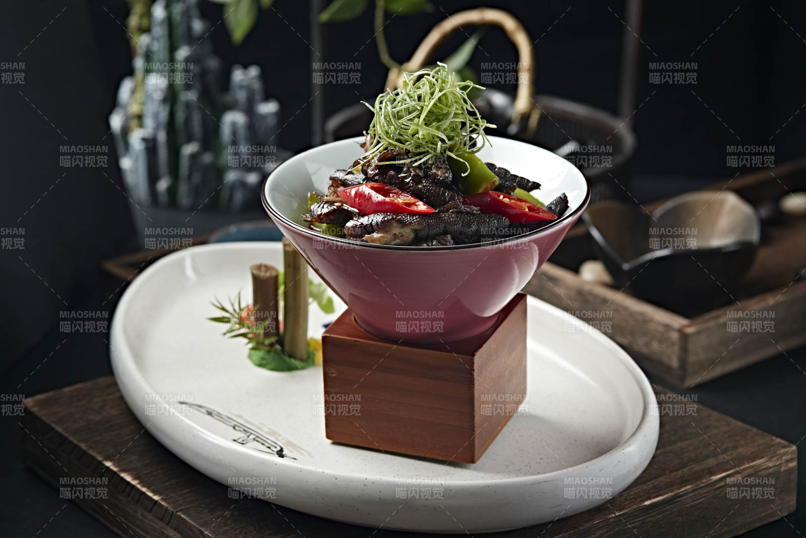 醋腌青红椒乌鸡凤爪图片