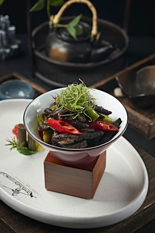 醋腌青红椒乌鸡凤爪图片