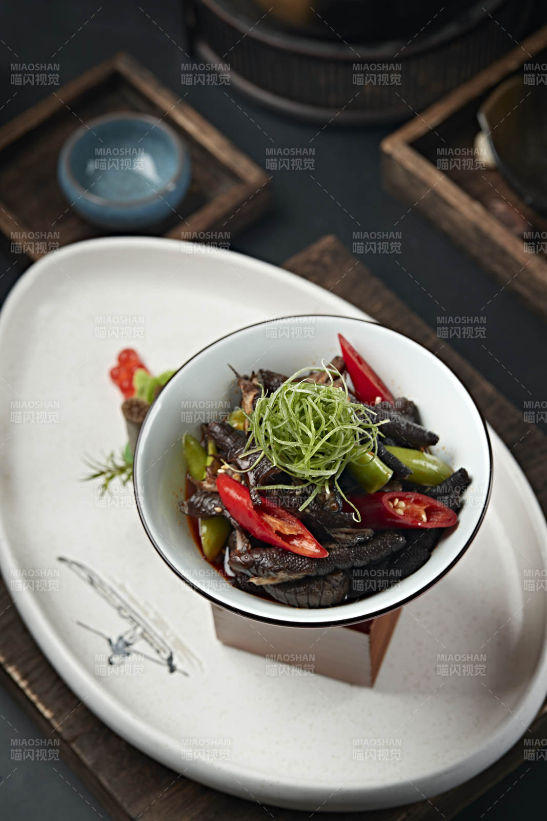 醋腌青红椒乌鸡凤爪图片