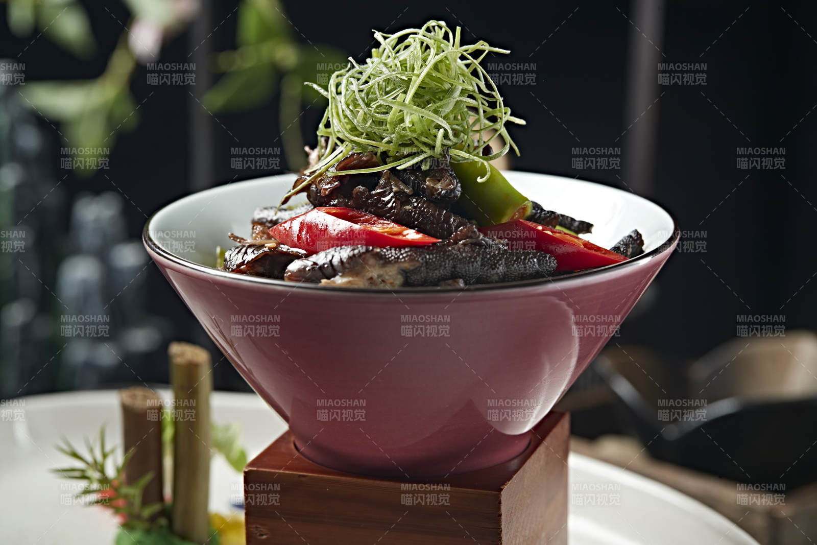 醋腌青红椒乌鸡凤爪图片