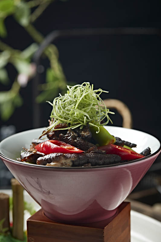 醋腌青红椒乌鸡凤爪图片