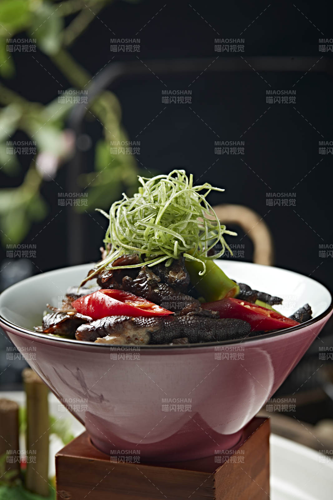 醋腌青红椒乌鸡凤爪图片