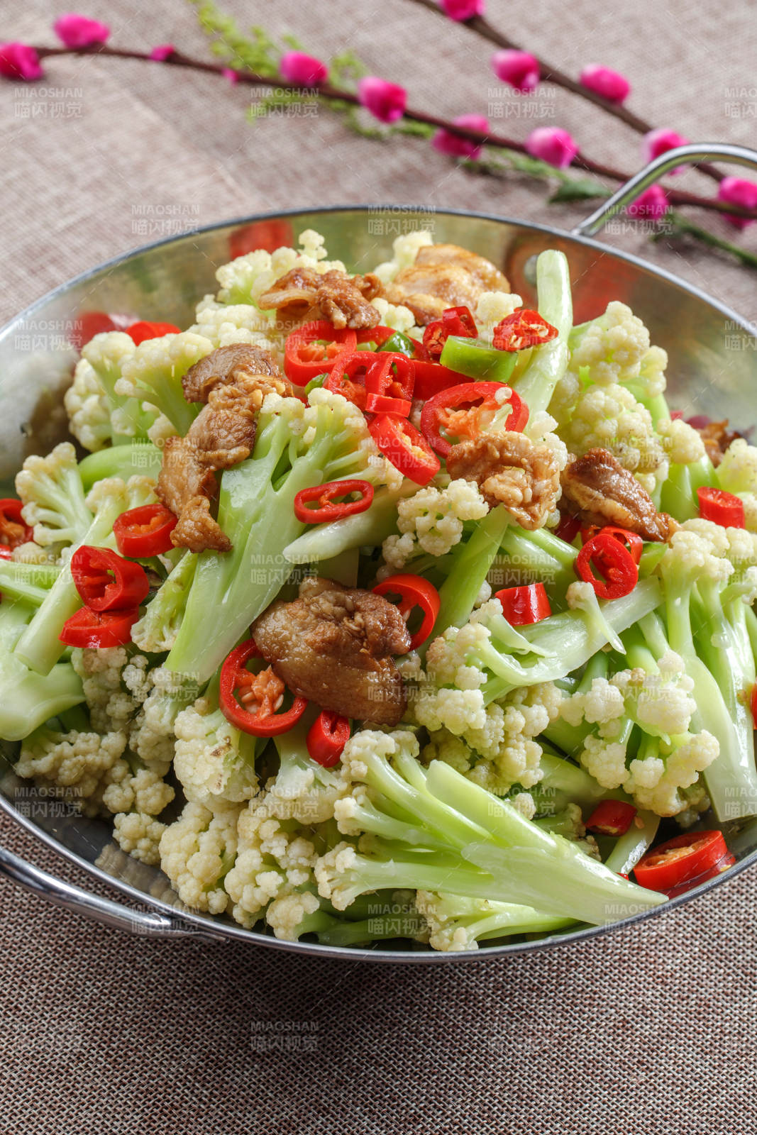 彩椒五花肉炒西芹图片