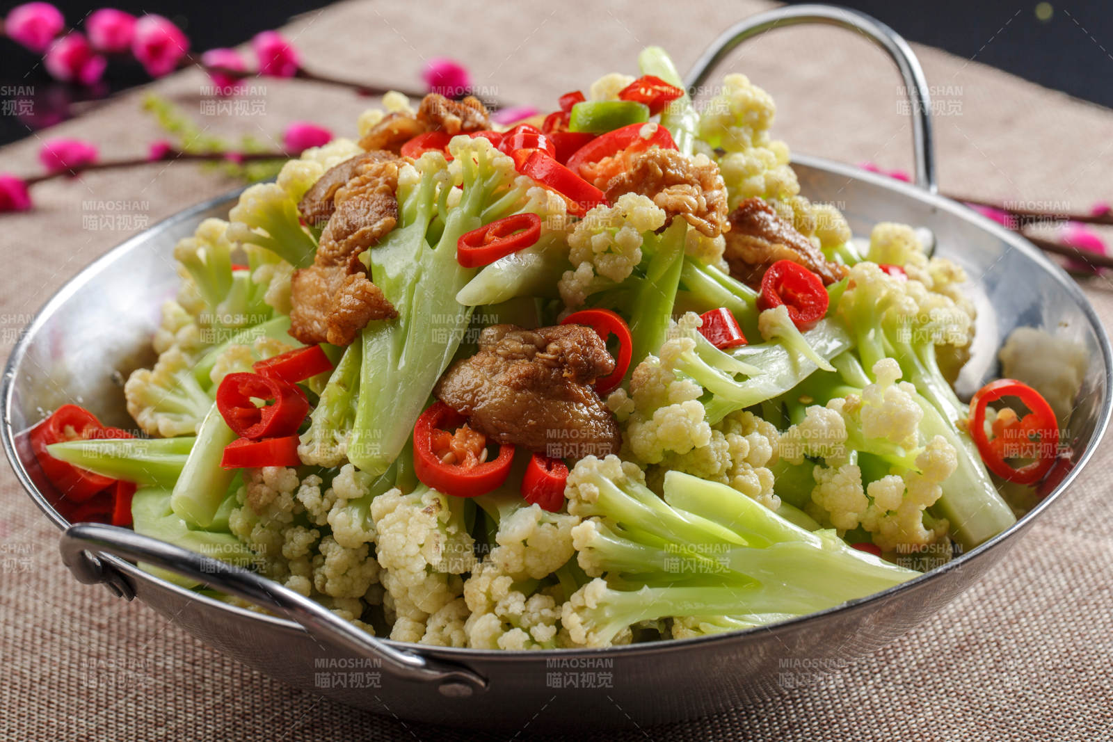 干锅有机菜花五花肉图片