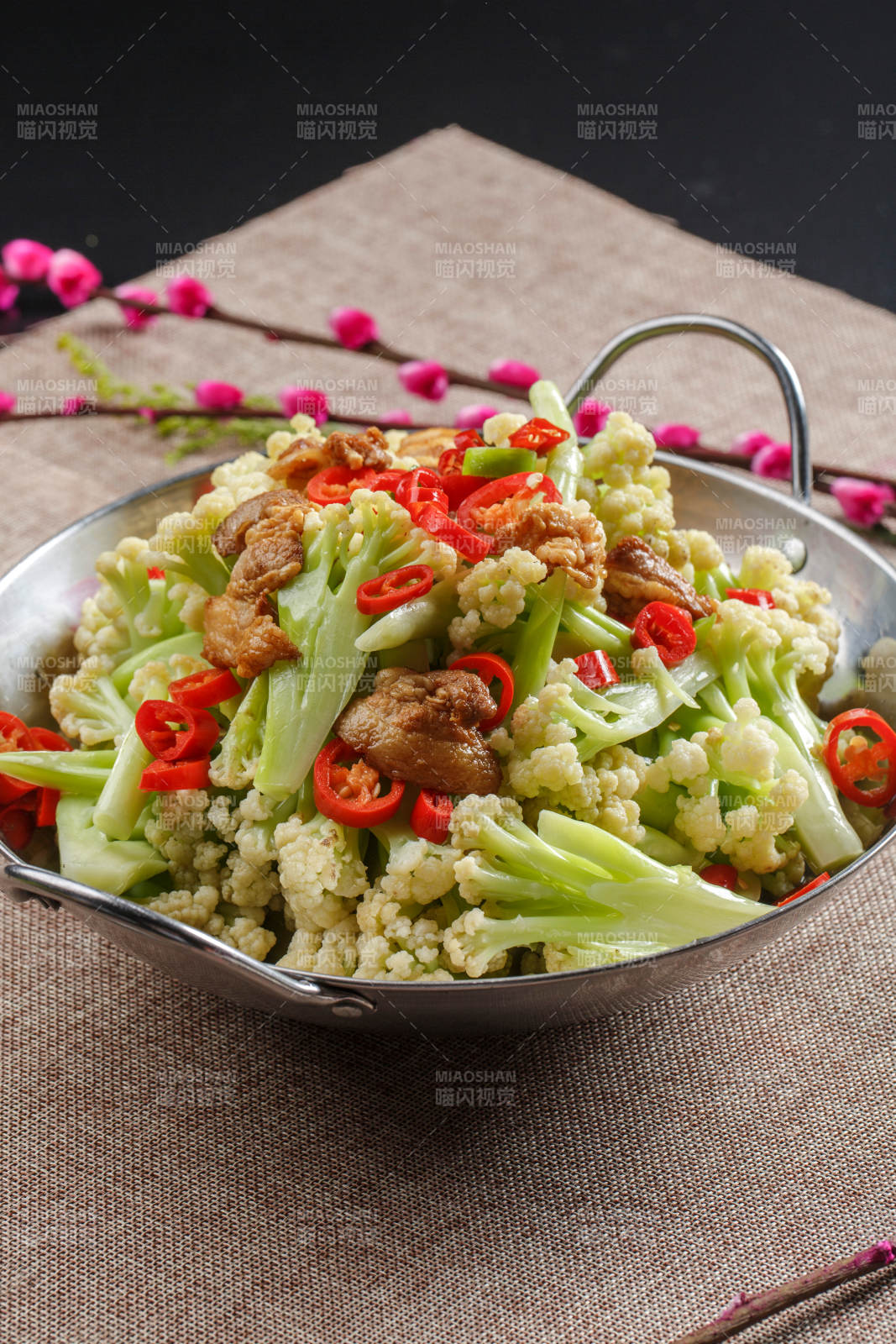 干锅有机菜花五花肉图片