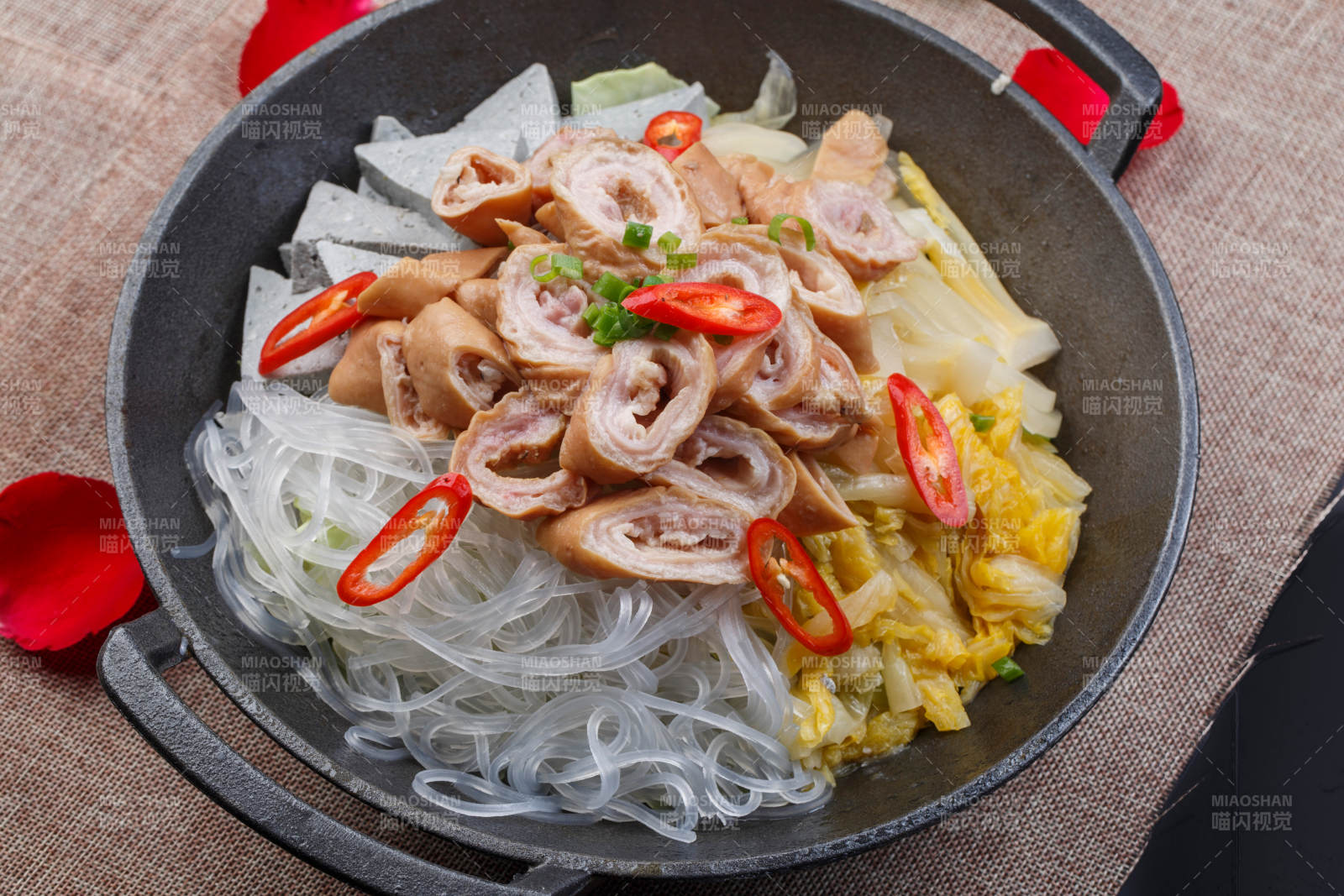 锅仔肥肠酸菜豆腐水晶粉图片