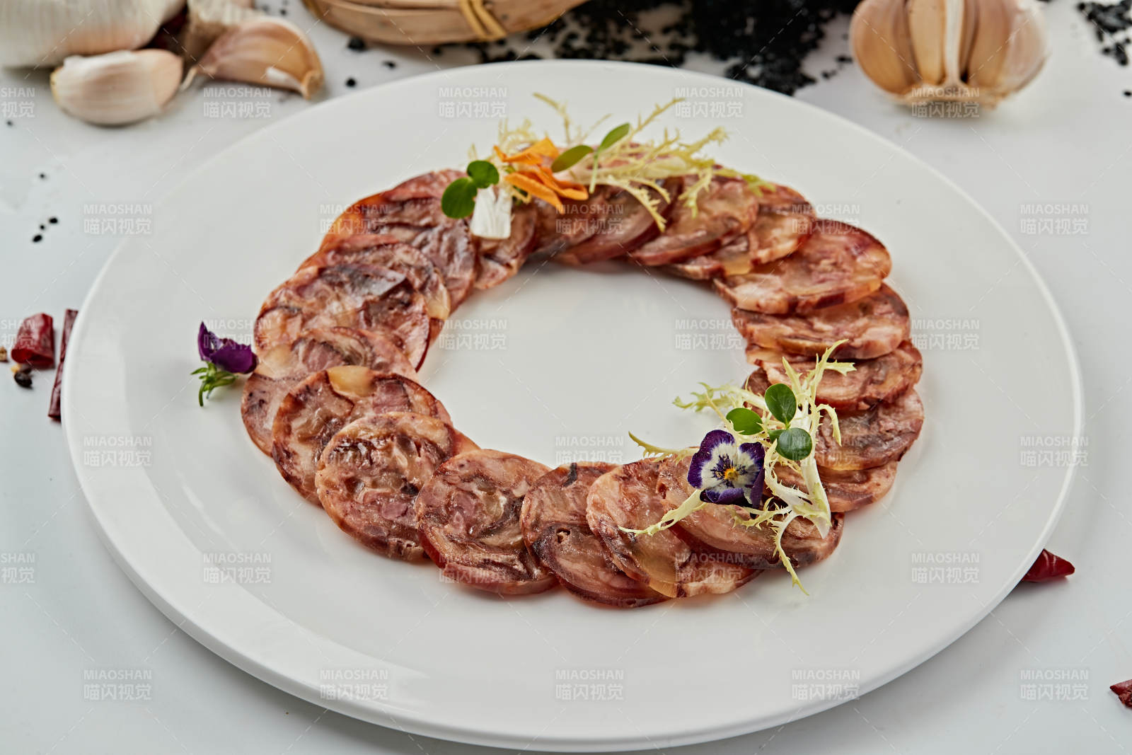 川味熏腊肠切片图片