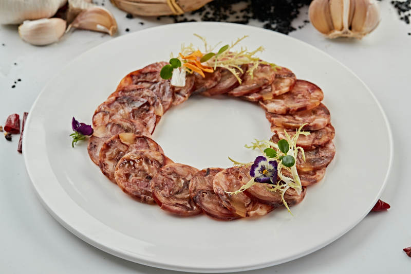 川味熏腊肠切片图片