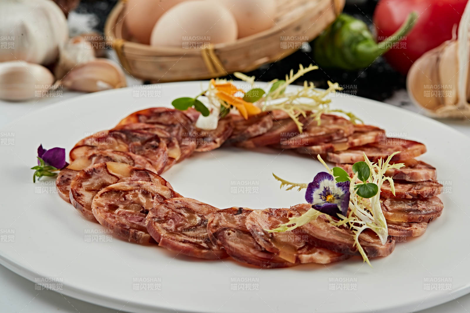 川味熏腊肠切片图片