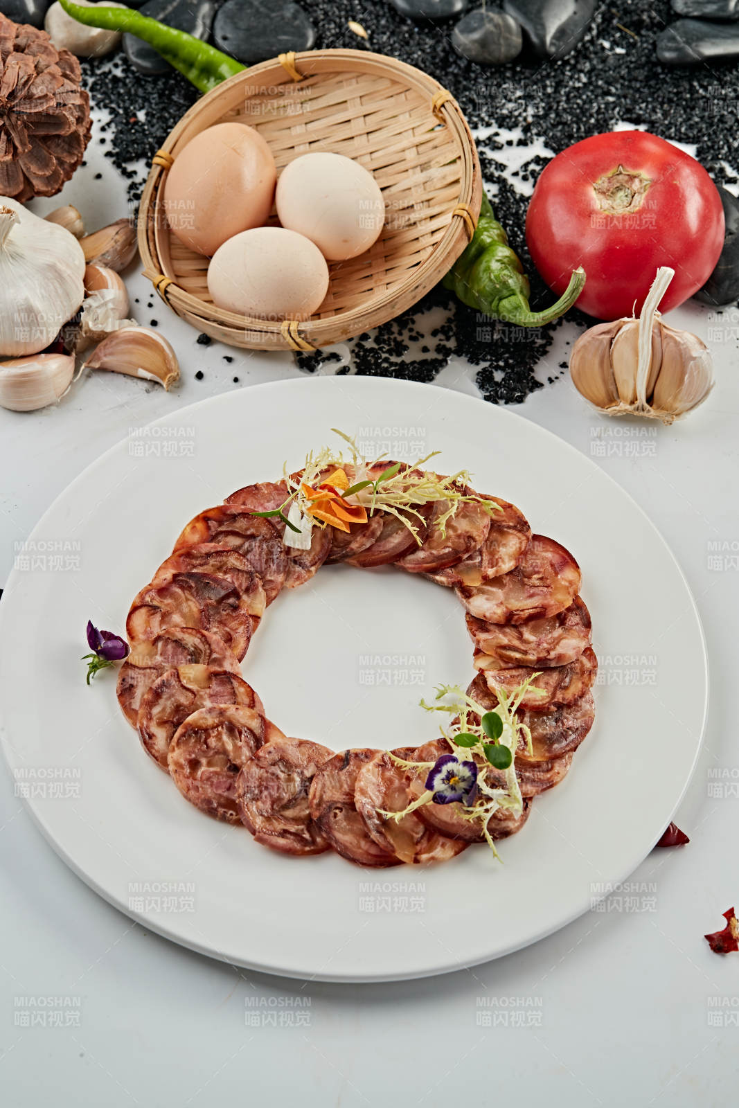 川味熏腊肠切片图片