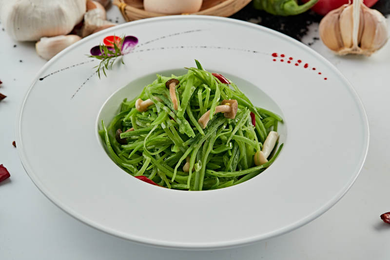 海鲜菇凉拌鲜豆角丝图片