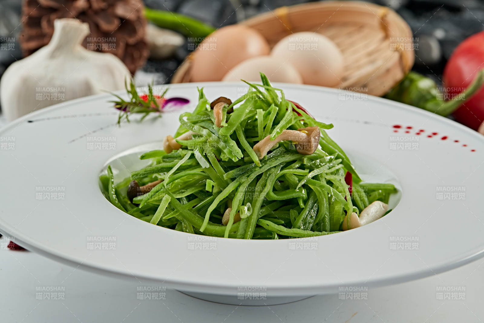 海鲜菇凉拌鲜豆角丝图片