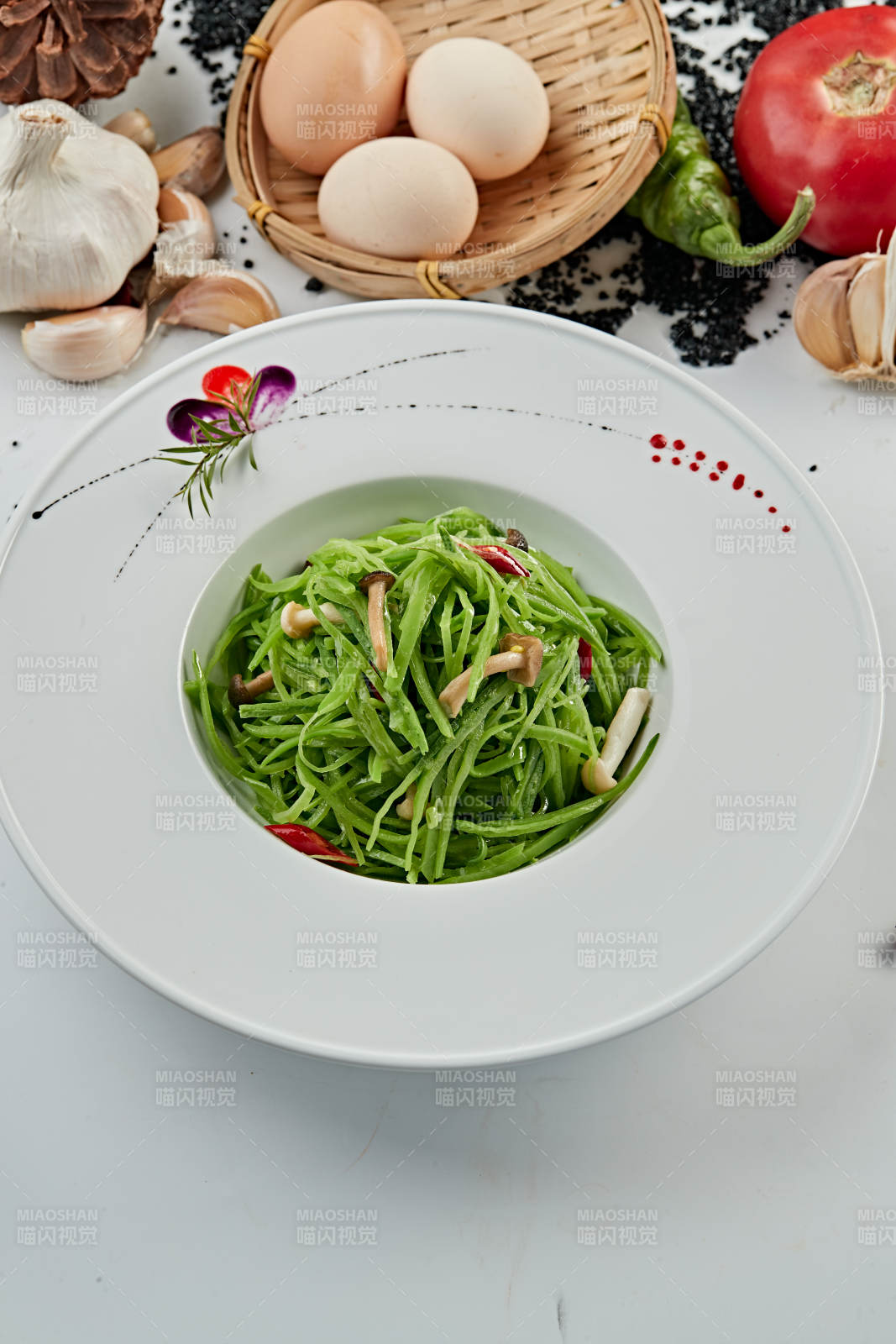 海鲜菇凉拌鲜豆角丝图片