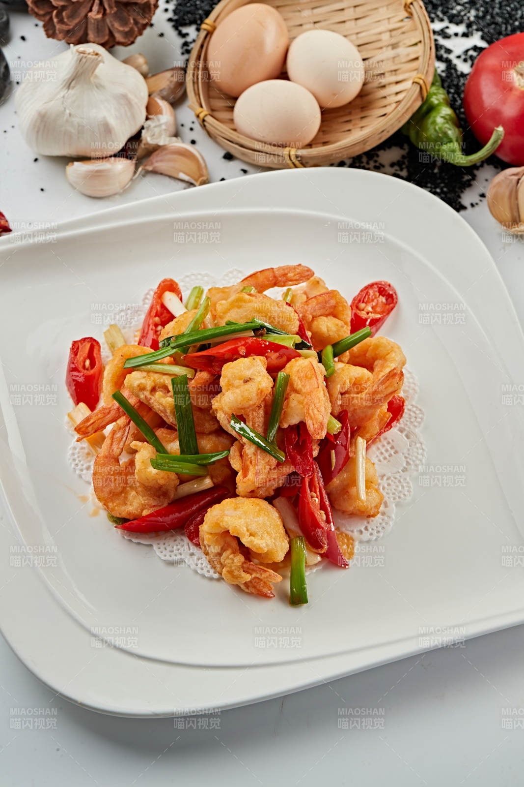 鲜辣椒天妇罗炸大虾尾图片