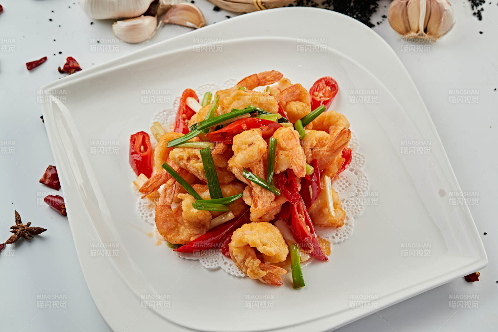 鲜辣椒天妇罗炸大虾尾图片