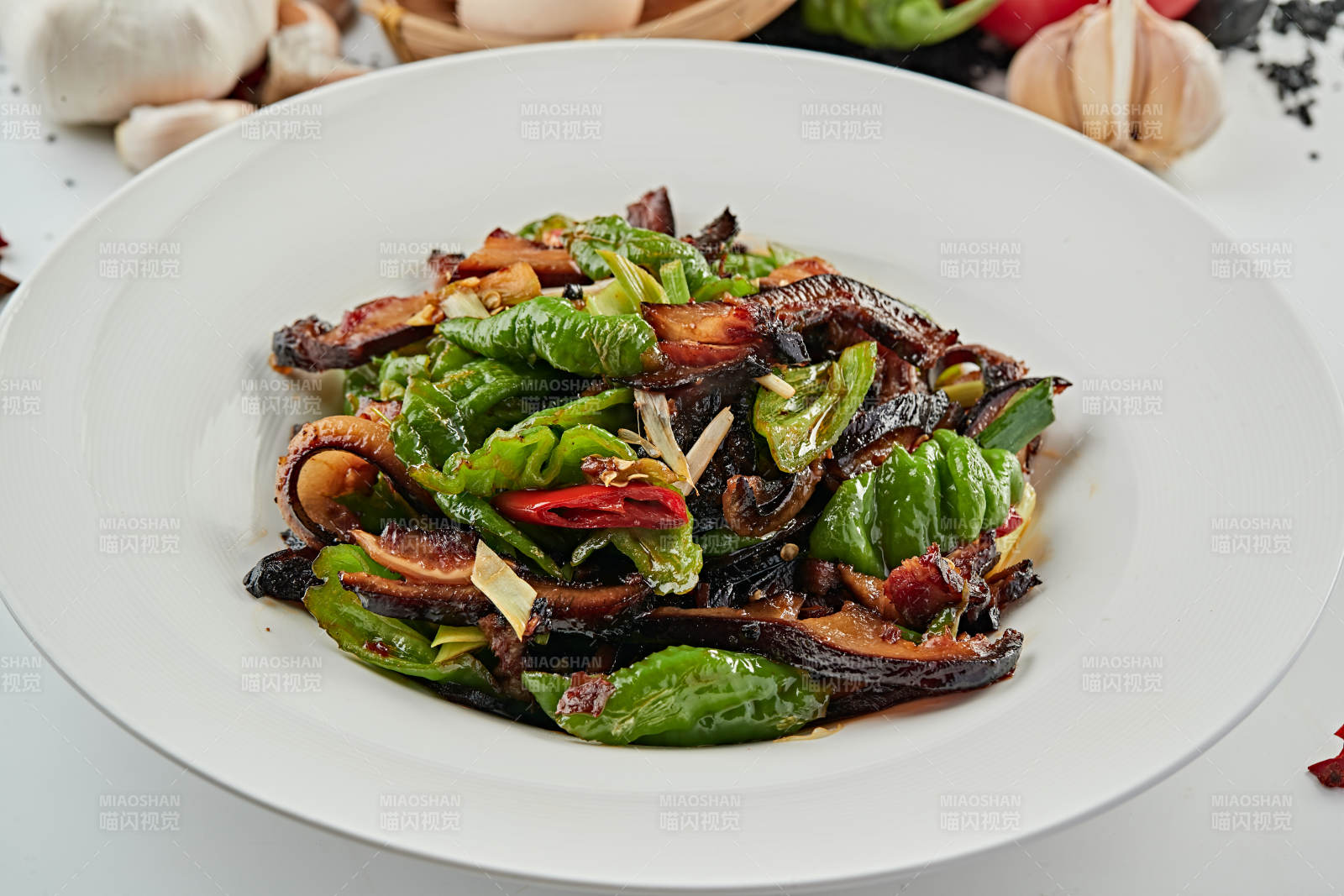 青红椒爆炒老腊肉图片