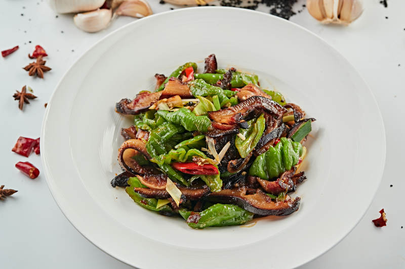 青红椒爆炒老腊肉图片