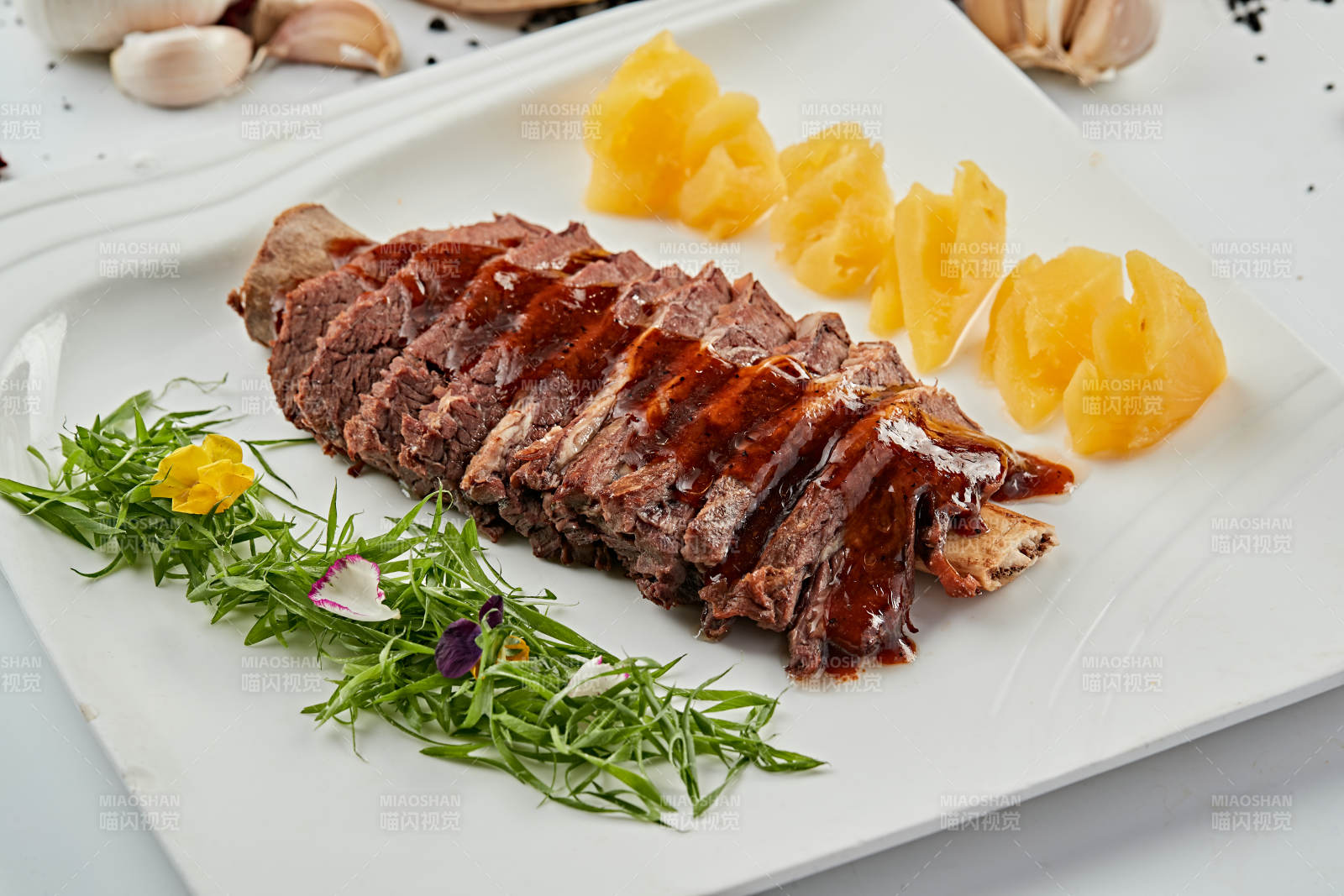 黑胡椒酱牛肋脱骨肉图片