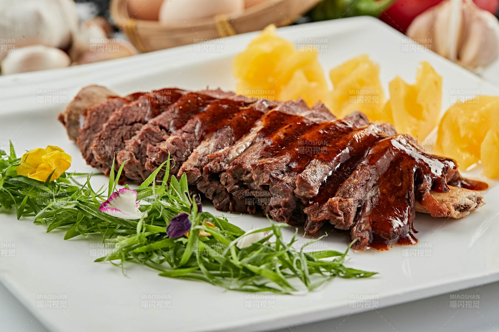 黑胡椒酱牛肋脱骨肉图片